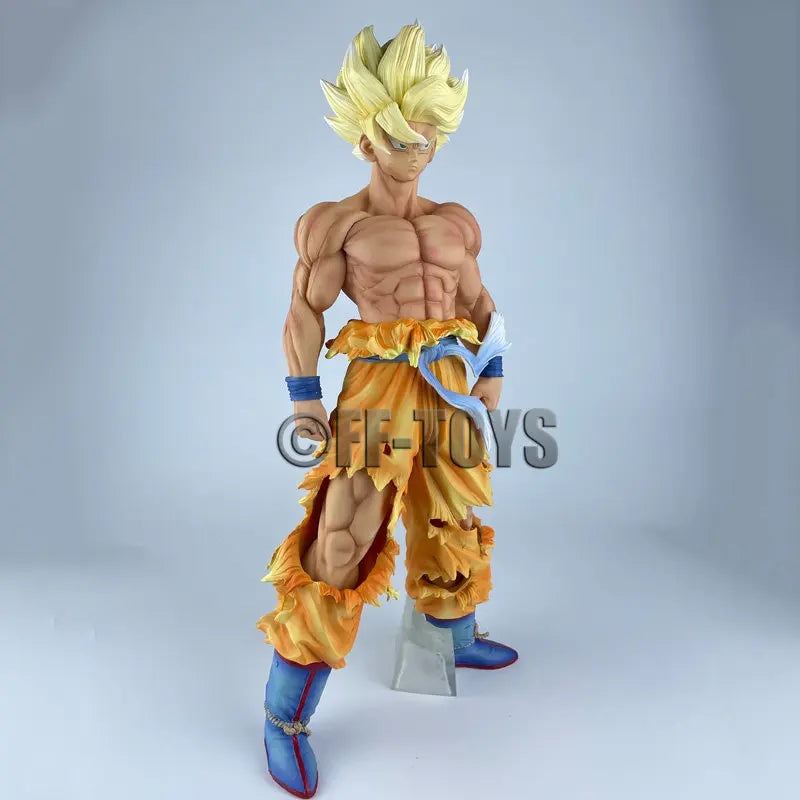 Goku Super Saiyajin 28cm - Universo Mangá