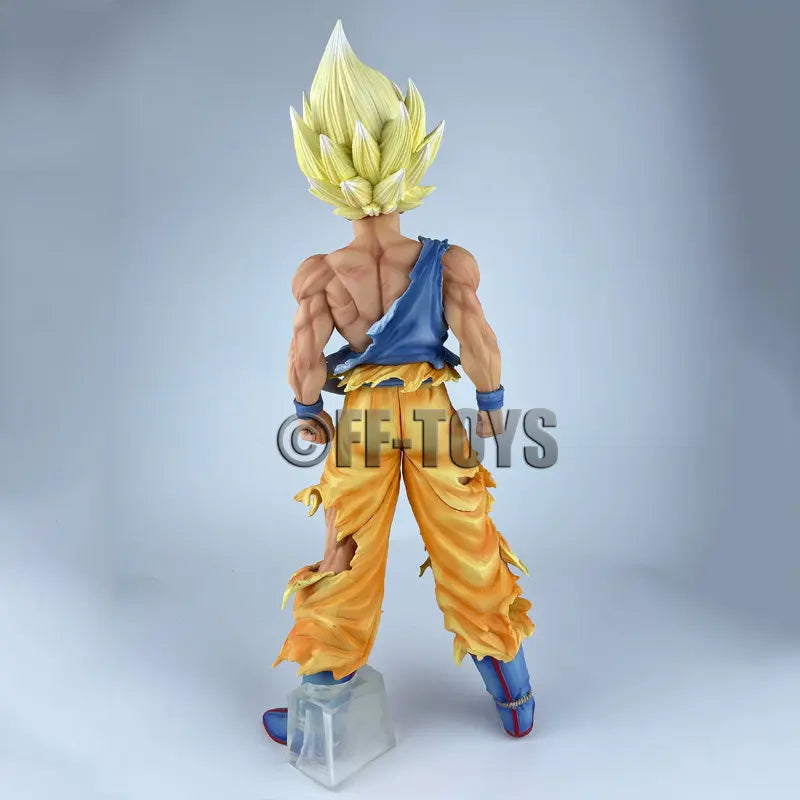 Goku Super Saiyajin 28cm - Universo Mangá